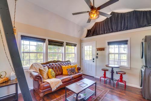 Brownwood House | Whimsical Cabin w/Grill < 4 Mi to Lake Brownwood!