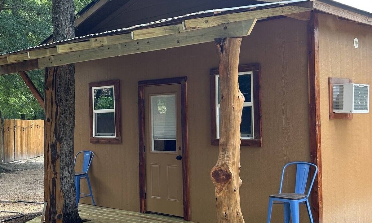 Madison County Cabin | Whoa-Man Ultra Cozy Aggieland Cabin