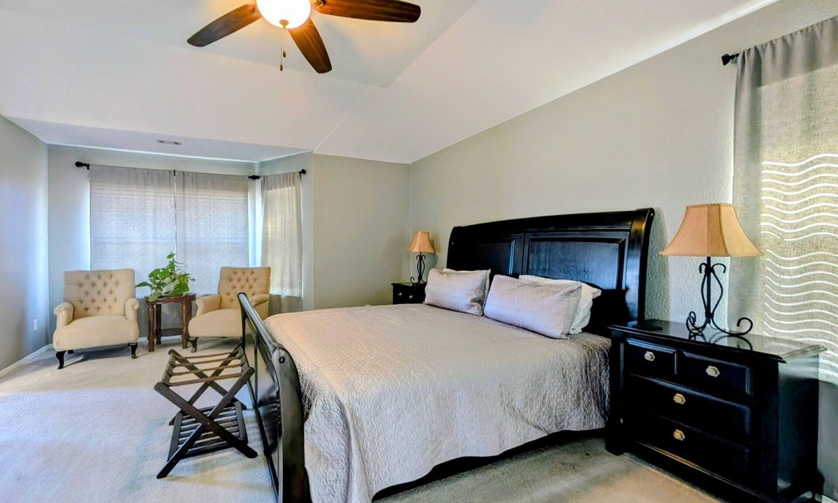 Pflugerville House | Whole house with a Texas sized lot