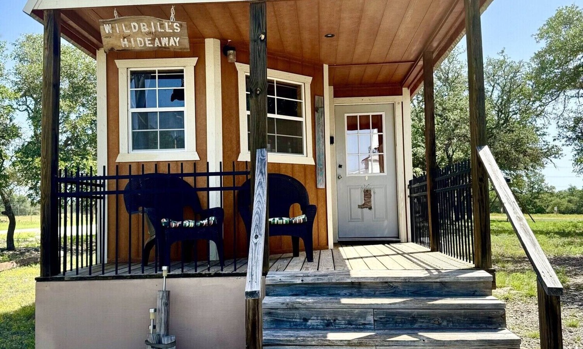 Mountain Home Cabin | Will Bill's Hideaway Cabin- Texas Hill Country Western-themed cabin for 6 in the woods near Kerrville & Fredericksburg