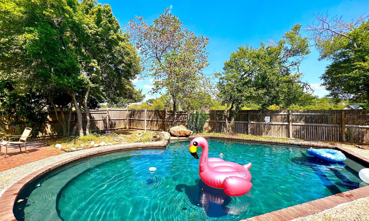 Lake Highlands House | World Cup Hub, private pool home"L" streets near White Rock Lake & Arboretum