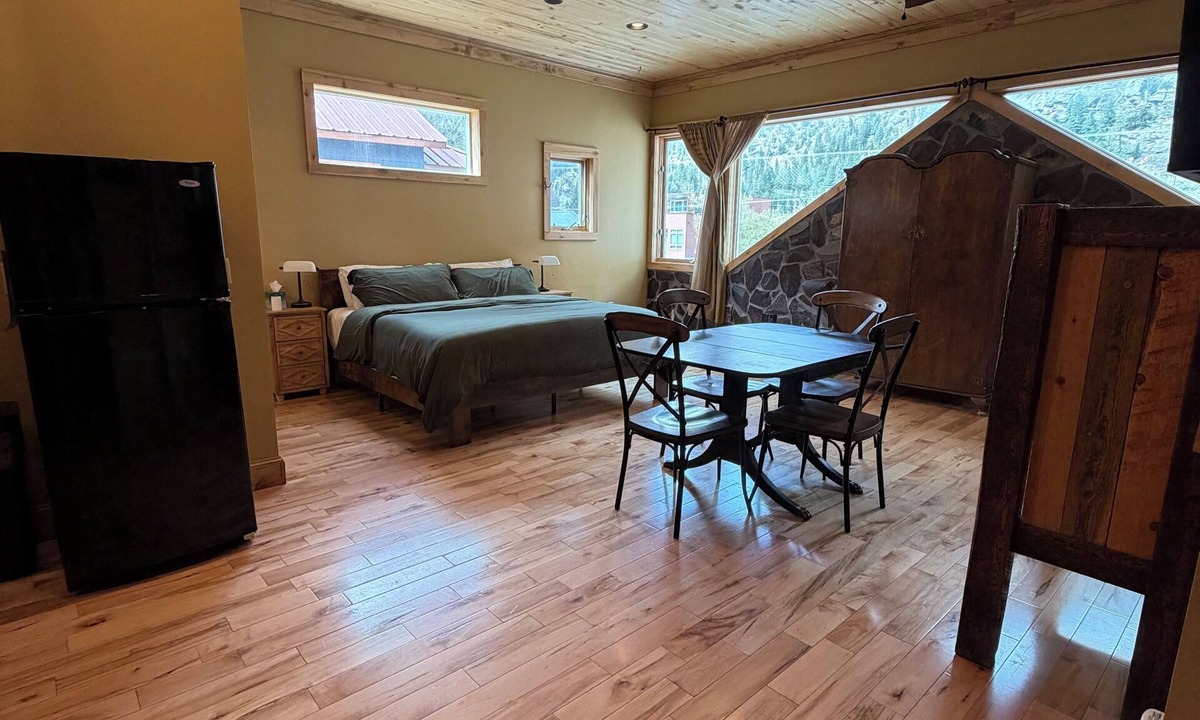 Ouray House | Yankee Boy! Main Street with A/C and soaking Tub