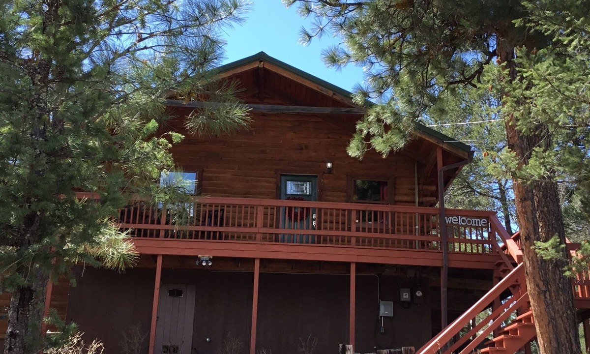 Ruidoso Cabin | You’ll love this fun cabin! Centrally located and minutes from Midtown.