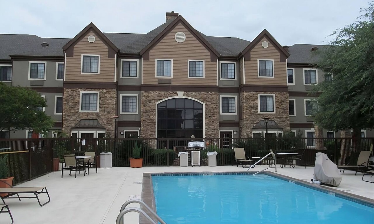 Vance Jackson Hotel | Your Ideal San Antonio Getaway | 2 Spacious Units | Kitchen | Free Breakfast