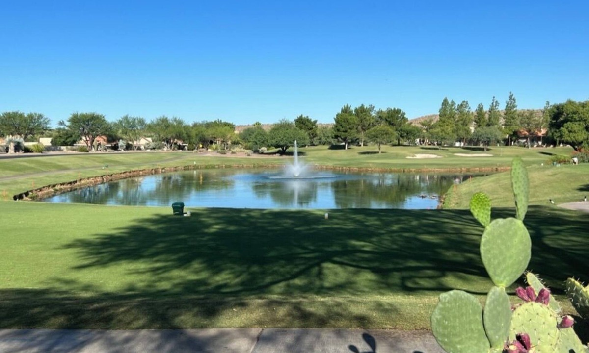 Saddlebrooke House | YukiBird Saddlebrooke Retreat - Golf Pools Restaurants Activities and More