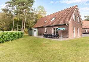 155 m² Bungalow ∙ 6 bedrooms ∙ 12 guests in Dwergte