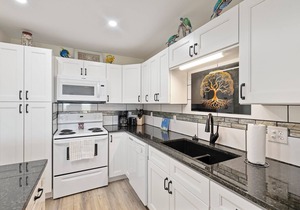 Beachside Retreat | Spacious Condo with Pool & Gulf Views