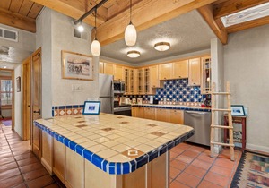 Fort Marcy 20 | Walk to Plaza | Fireplace | Kitchen | Hot Tub | Pool | End Unit | Single Level