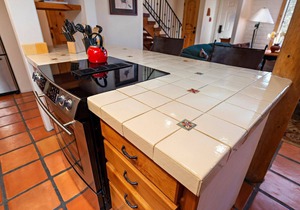Fort Marcy 23 | Walk to Plaza | Kiva Fireplace | Full Kitchen | Hot Tub | Pool | 2 Levels