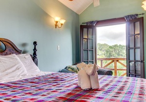 Riverfront Suite, Lovely View, Partial AC, WiFi & Pool in San Ignacio