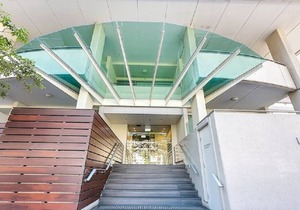 Seaside Apartment With Lap Pool, Sauna and Gym in glenelg
