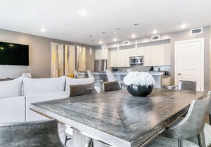 🎺SOPHISTICATED SOUTHERN PENTHOUSE DOWNTOWN CONDO! Large Living Area + Spacious Private Terrace! in New Orleans
