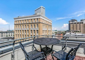 Hotel ∙ Gorgeous condo in Merchant Lofts by Hosteeva in Central Business District