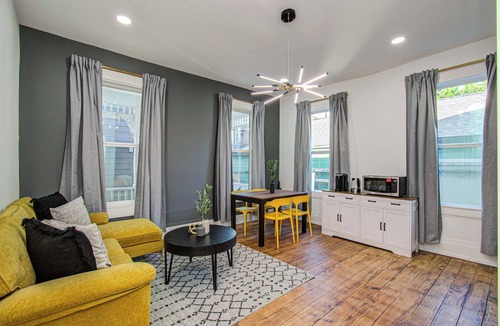 Montrose Apartment | 1-BD/1-BA Urban Convenience, Mins to DT (Sleeps 2)