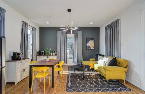 Montrose Apartment | 1-BD/1-BA Urban Convenience, Mins to DT (Sleeps 2)