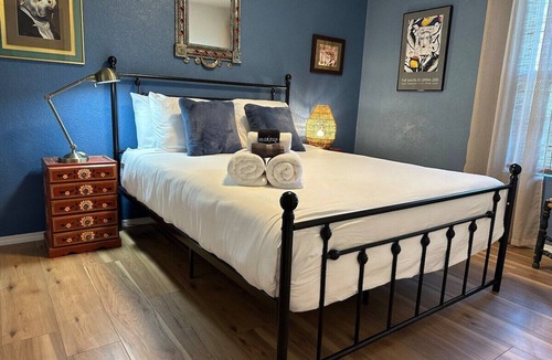 University Heights Apartment | 1 Bedroom apartment w/Balcony