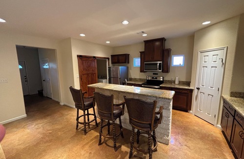 College Station House | 1-bedroom house with WiFi, AC close to campus and North Gate.