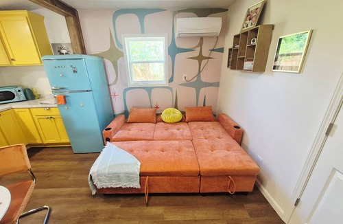 Westlake House | 1-bedroom Retro Retreat, detached apartment, with all the vintage vibes.