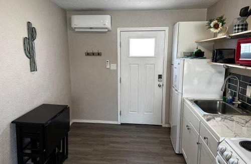 University Heights Apartment | 1 Bedroom wBalcony near UNM, Nob Hill downtown