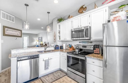 Corpus Christi Condo | 1 Block To The Beach-1st Floor Unit-Taylor Made Get A Way