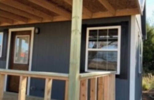 Wheeler Cottage | #1 cabin,Cozy remote location with large porch -close to Wheeler &Shamrock