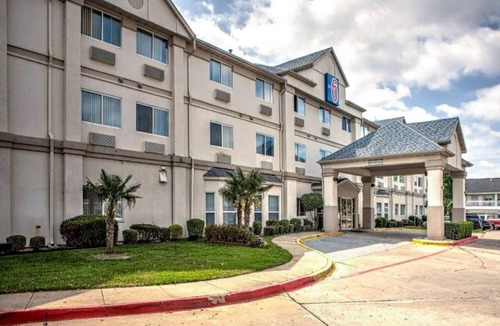 Dallas Apartment | 1 King Bed|Mobil Access Tub,Nsmk