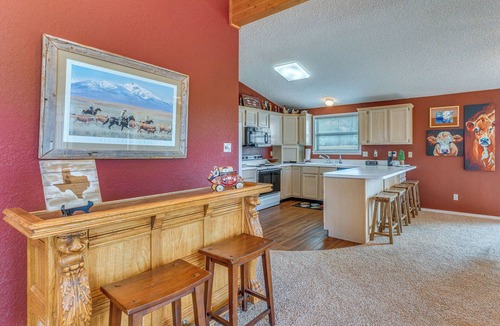 Alto House | 1 Mi to Alto Lake! All-Season Base w/Mtn Views
