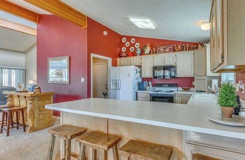 Alto House | 1 Mi to Alto Lake! All-Season Base w/Mtn Views