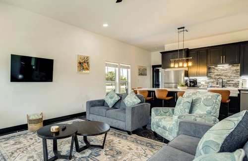 Somerville House | < 1 Mi to Lake Somerville! Dual-Unit Family Base