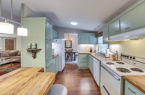 Pottsboro House | 1 Mi to Lake Texoma! Family Home in Woodsy Setting