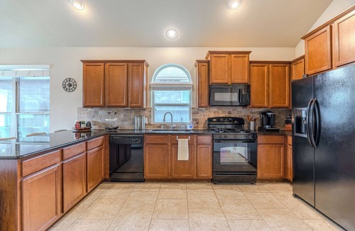 Tomball House | 1 story, foosball, COZY 3 bedroom in The Woodlands ! !