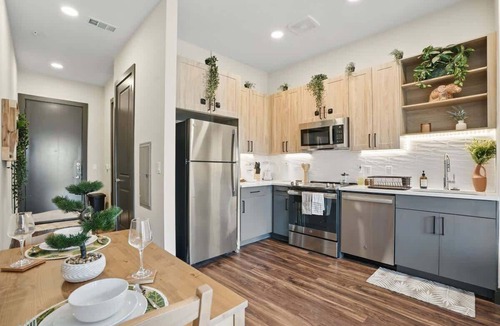 North Burnet Apartment | 12min DT | 6min Domain | Studio-Pool, Free Parking