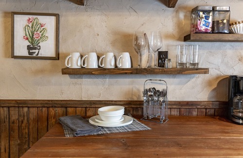 Fredericksburg Cabin | 1800's Cabin W/Farm Cats! Hot Tub/Close to Downtown! Cactus- Voted Most Romantic