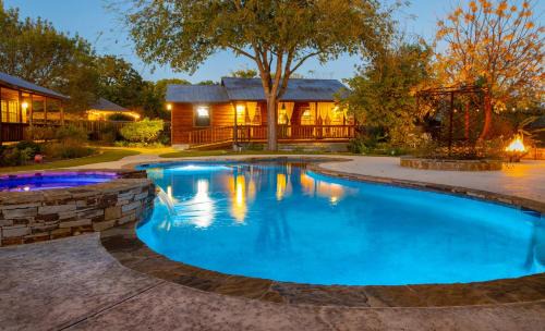 Comfort House | 1906 Estate 21 Guests Pool Hot Tub Main House 2 Cabins
