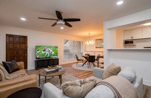 Travis Heights Condo | 1BR Lakefront Condo | Direct Lady Bird Lake Access | Walk to South Congress ❤️