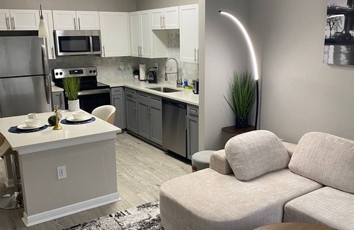 Alden Bridge Apartment | 1BR Minutes to Woodlands Pool & Gym Stay