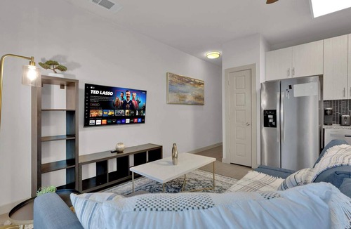 Uptown Apartment | 1BR Uptown Oasis Sleeps 4 | Near Klyde Warren Park