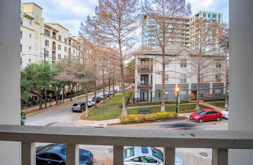 Uptown Apartment | 2-bed apartment in Uptown Dallas - Prime Walkable Location
