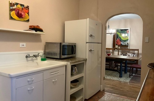 Tucumcari House | 2 bedroom artful Castle in the Heart of Tucumcari! Walk to restaurants & museums