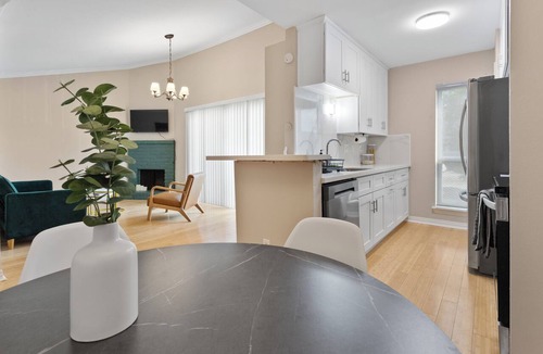 Houston Condo | 2-bedroom condo in tranquil Greater Uptown, near The Galleria Mall