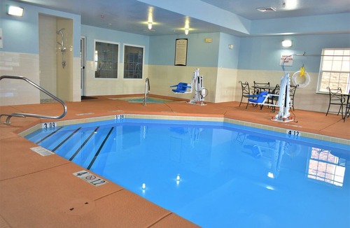 Northeast Heights Apartment | 2 Bedroom | Equipped Suite | Pool + Hot Tub Access
