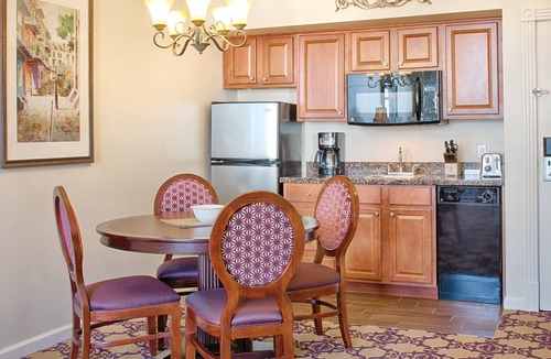 Central Business District Resort | 2 Bedroom Lock-Off Suite in Downtown New Orleans for Super Bowl 2025