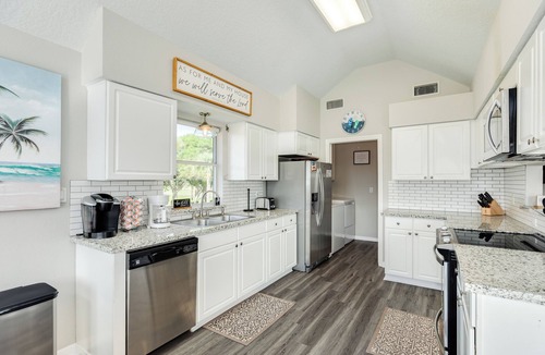 Pirates Beach West House | 2 blocks to beach, 13 mi to Downtown - Dog Friendly & Great for Families!