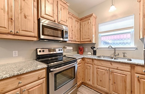 Oak Cliff House | 2 BR Bishop Arts District House, Hot Tub, Putting Green, Gardens