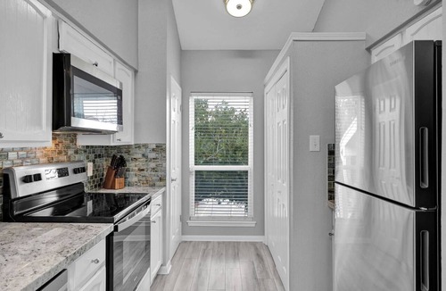 April Sound Condo | 2 BR Lake Conroe Condo | Peaceful Porch | Gated Community | Near Waterpoint Marina