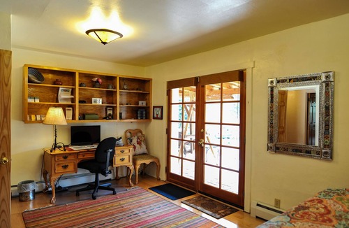 Tyrone House | 2-floor Rural Hillside Serenity Close to Town. Hike and Bike from the House