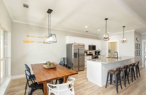 Leisure Land House | 2 Free Kayaks! Gorgeous Home with Great Lakefront Outdoor Space