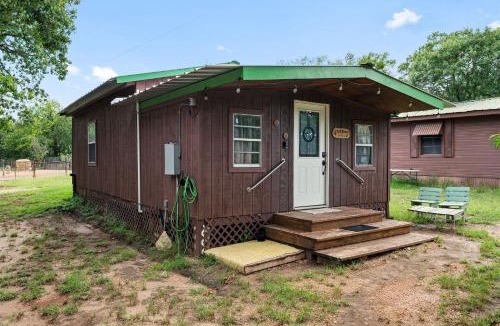 Hico House | 2 Hico Glamping Farm Animals Campfire near Glen Rose by Vacation Your Way