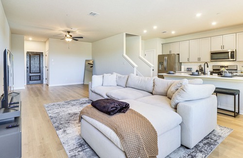 Round Rock Apartment | < 2 Mi Kalahari & Dell Diamond! Modern Townhome