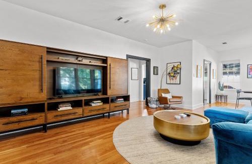 South Congress House | 2 Mi to Downtown Austin: Family Home w/Porch!